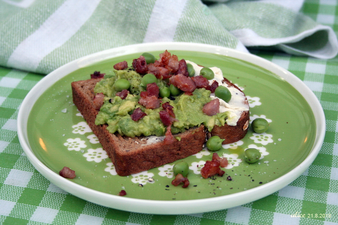 Avocado &amp; green pea smash on ray toast IMG_6997CC